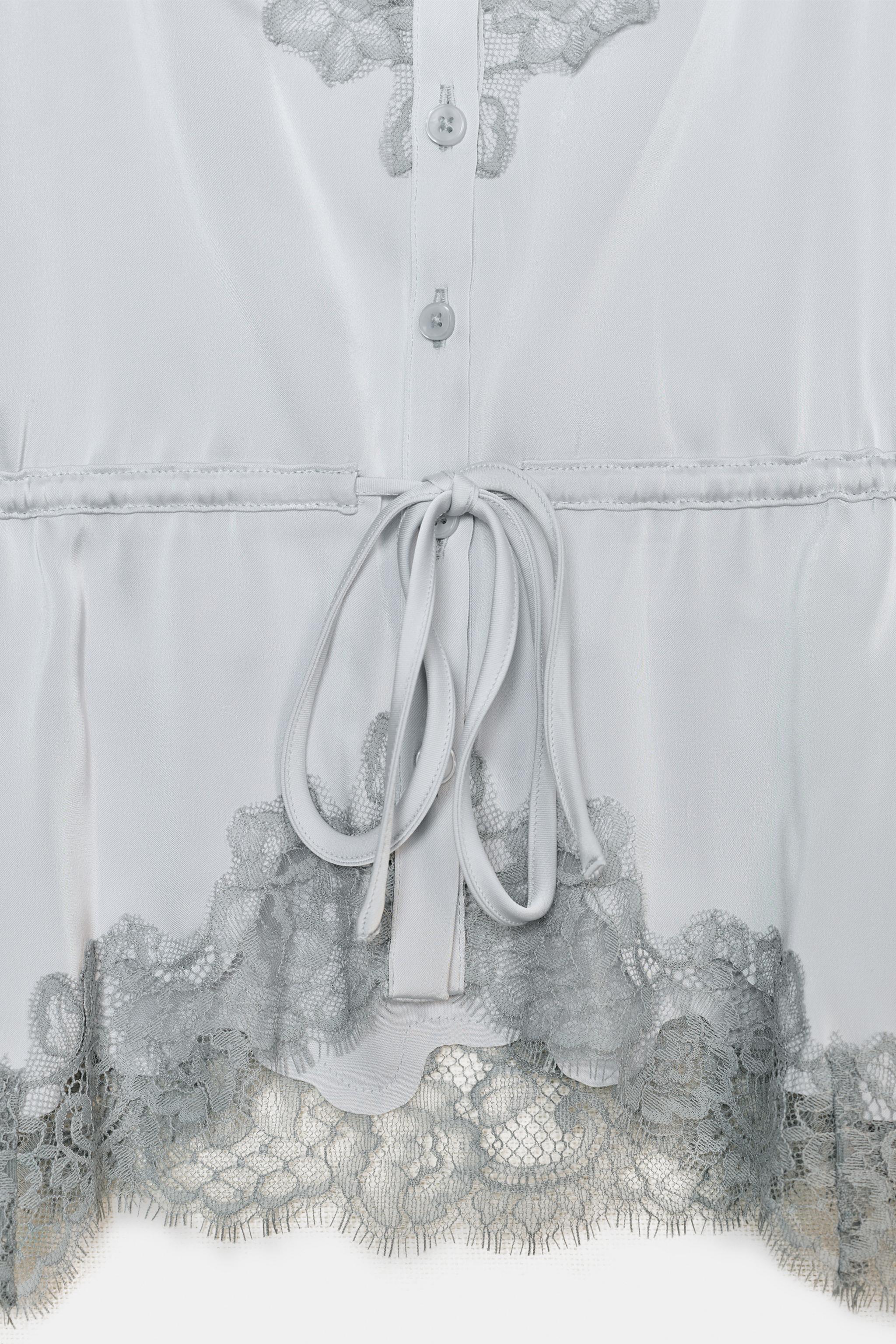 TOP SATINÉ EN DENTELLE